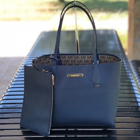 Michael Kors Handbags - Michael Kors Candy Reversible Tote Bag w/ Pouch